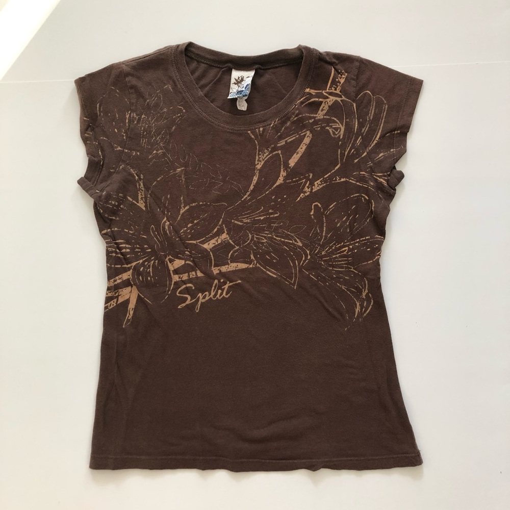 Very Comfortable and Soft Floral Graphic Tee Shirt
